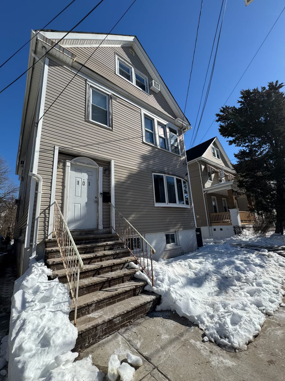 101 Harvey Street: Spacious 5br house - looking for 1 guy, its private rooms - Image 1